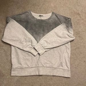 GREY FADED TO WHITE CREWNECK